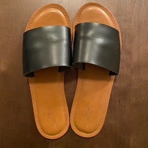 Universal Thread Flip Flop Sandals